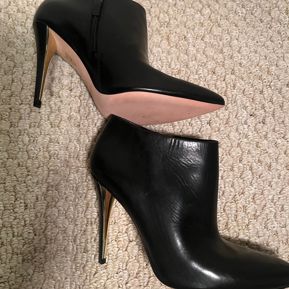 Marciano Black Leather Pointed-Toe Ankle Boots – Size 7.5 (Brand New)